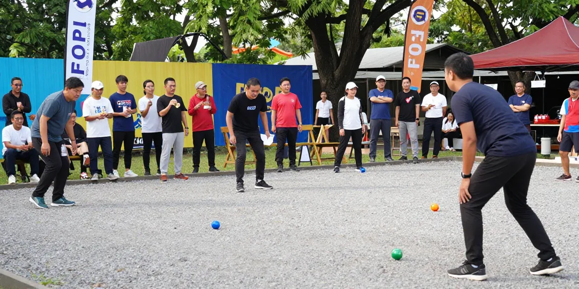 Aktivitas turnamen petanque di fopikotapalopo.org dengan pemain dan penonton terlibat dalam suasana meriah.